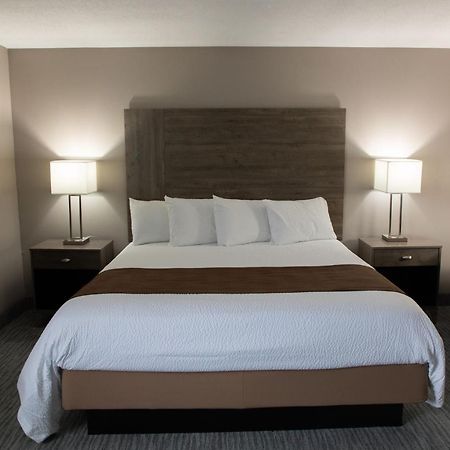 Lomira Inn And Suites Kültér fotó