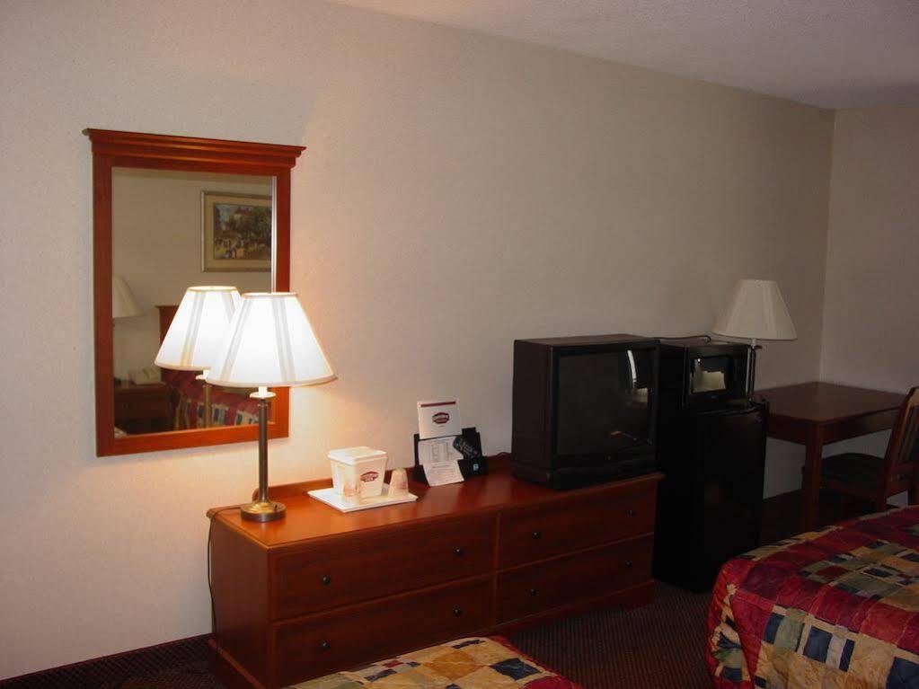 Lomira Inn And Suites Kültér fotó