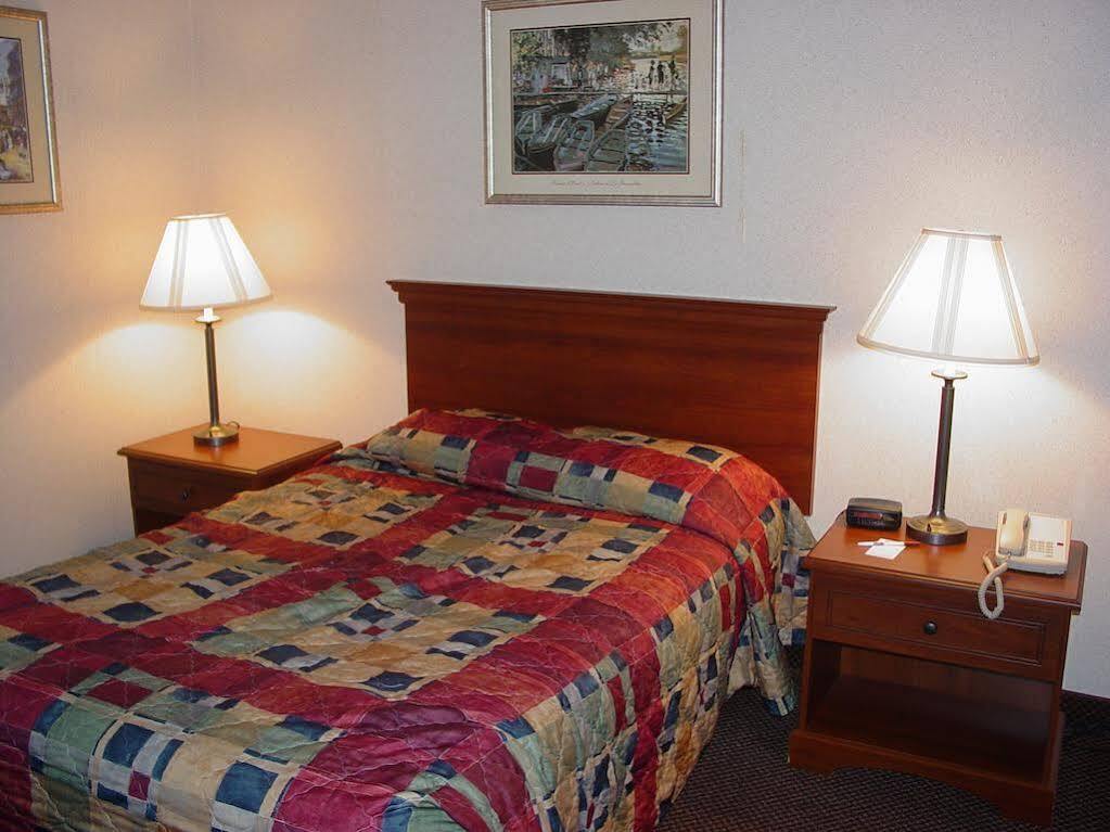 Lomira Inn And Suites Kültér fotó