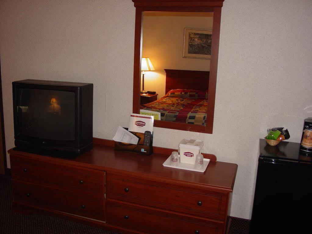 Lomira Inn And Suites Kültér fotó